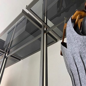 Armoire de rangement pour chambre à coucher, en aluminium, avec poteau LED, design moderne, portes coulissantes, 5+ tiroirs, étagères en verre, meubles de maison - Product Image 5