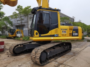 Excavadora de cadenas Komatsu PC220-8 original de Japón a precio económico, con cucharón de 0.72-1.26m³ para minería y construcción de carreteras - Product Image 5