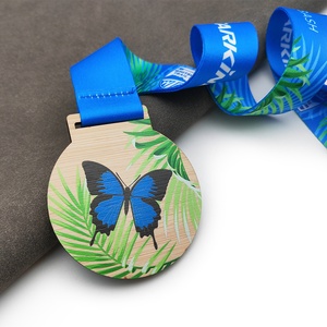 Medaglia <span class=keywords><strong>Personalizzata</strong></span> in <span class=keywords><strong>Legno</strong></span> di Bambù con <span class=keywords><strong>Stampa</strong></span> di Foglie di Palma Tropicale e Cordino Colorato per Eventi Ecosostenibili - Product Image 2