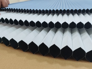 Persiana Enrollable de Panal de Abeja con Diseño Moderno, Material Ecológico, Opaca, Impermeable, Ignífuga y Personalizable para Ventanas - Product Image 2