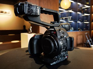 Videocamera Digitale Professionale Canon C100 <span class=keywords><strong>Mark</strong></span> <span class=keywords><strong>2</strong></span> Quasi Nuova (90%), LCD da 4,3 Pollici, Full HD 1080P, con Doppio Slot per Schede SD - Product Image 6