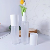 Bouteille de pulvérisation de brouillard en PET clair givré 100ml 120ml 150ml bouteille de pompe de Lotion en plastique bouteille de pulvérisation de brouillard de Toner de visage de cheveux