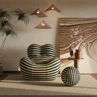 Fauteuil UP 50 Style Mamma's Hug, fauteuil lounge tout en mousse avec tissu rayé et ottoman en forme de boule
