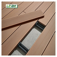 Échantillon gratuit Qualité supérieure Style traditionnel Wpc Bois massif Rainuré Composite Wpc Revêtement de sol Terrasse en bois 25mm 30mm 35mm