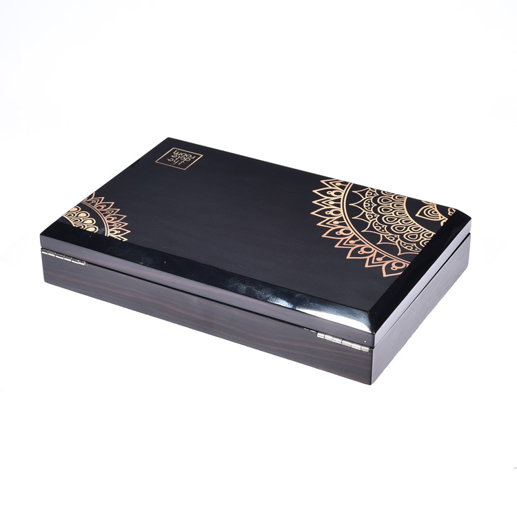 KSA Jeddah season High End Black Lacuqered Chocolate Packaging Boxes With Divided