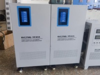 Régulateur de tension automatique triphasé 10 kVA-100 kVA AVR, stabilisateur de tension 380 V CA SVC haute efficacité