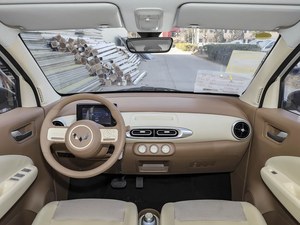 Hongguang MINI EV 2025, Cuarta Generación, Modelo Avanzado de Cuatro Puertas - Product Image 2
