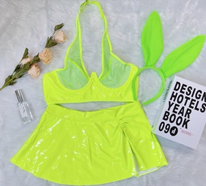 Tenues de club sexy 3 pièces pour femmes : Haut dos nu croisé en similicuir, mini-jupe fendue et bandeau oreilles de lapin – Uniforme pour filles - Product Image 6