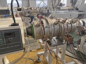 Machine <span class=keywords><strong>de</strong></span> fabrication <span class=keywords><strong>de</strong></span> tuyaux en PEHD/PEBD à vis simple, ligne <span class=keywords><strong>de</strong></span> production complète pour les tuyaux d'alimentation en eau/gaz, granulation <span class=keywords><strong>de</strong></span> fils et <span class=keywords><strong>de</strong></span> plaques - Product Image 5