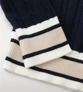 การผลิตสินค้าถักโลโก้ที่กำหนดเองผู้ผลิตดีไซน์ดั้งเดิมเสื้อแจ็คการ์ดคอวีเสื้อสเวตเตอร์ถักสำหรับโรงเรียน - Product Image 5