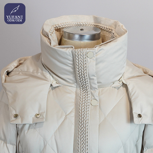 Manteau d'hiver long en duvet beige pour femme, avec capuche, ceinture à la taille, matelassage chevron et bordure en tricot, chaud et matelassé, pour femmes - Product Image 5