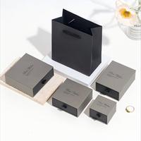 Boîte à bijoux en papier kraft personnalisée de 2cm d'épaisseur, laminage mat brillant gaufrage estampage options de vernissage écologique