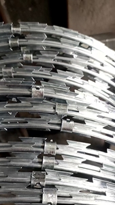 <b>Hot</b> Dipped Galvanized Concertina Razor Barbed Wire Steel Single Loop Rust Proof Fence Application-CBT-65 - Product Image 3
