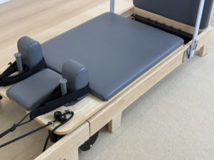 Máquina de entrenamiento de equilibrio comercial de tamaño completo al por mayor, máquina reformadora plegable de madera clásica con 6 resortes - Product Image 5