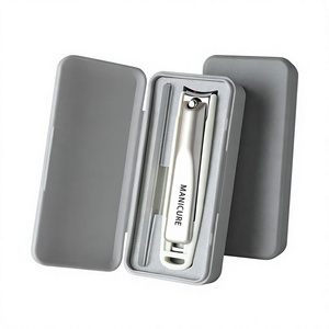 Ensemble de manucure gris 3 pièces en acier inoxydable, coupe-ongles, lime à ongles, kit de toilettage avec étui pour les voyages - Product Image 6