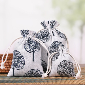 Pochette à cordon en coton biologique imprimée de fleurs avec motif de dessin animé, sacs cadeaux pour fêtes, Noël, anniversaires, famille et bijoux - Product Image 5