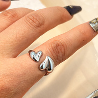 Bague Vintage de haute qualité pour femme en acier inoxydable moulé populaire Simple Double coeur lisse ouvert Design personnalisé plaqué or 18 carats