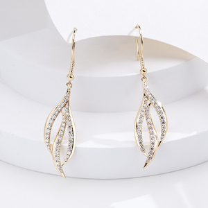 Pendientes de diamantes redondos de oro amarillo de 18 quilates Messi Jewelry MSE-843 para mujer - Product Image 1