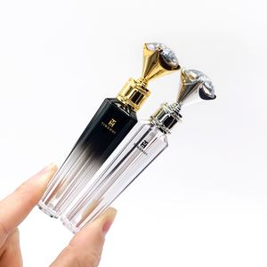 Populares tubos vacíos para brillo labial con diseño de corona, tubos personalizados para brillo labial con aplicadores, envases para brillo labial de marca privada - Product Image 3