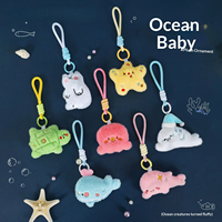 Vente en gros de porte-clés en peluche d'animaux marins mignons, porte-clés en peluche écologique, porte-clés dauphin, pendentif de sac de dessin animé, cadeau pour enfants