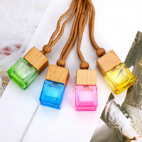 Diffuseur d'aromathérapie en verre personnalisé par le fabricant, flacon carré avec couvercle en bois et sangle de suspension pour parfum de voiture