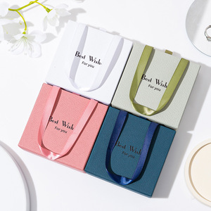 Boîte cadeau portable en carton recyclé de haute qualité avec insert en <span class=keywords><strong>feutre</strong></span> <span class=keywords><strong>noir</strong></span>, options de couleur personnalisables pour bagues - Product Image 4