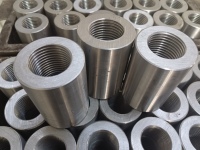 Accouplement de barres d'armature en acier au carbone de haute qualité, design industriel moderne, fabrication en usine, haute résistance à la traction ISO, pour bâtiments de bureaux