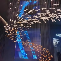 Lustre sur mesure JYLIGHTING en forme de grande plume, avec cristal en verre tourbillonnant, pour hall d'hôtel de prestige et projets de plafonds hauts