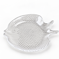 Assiette de service en verre transparent en forme de poisson, texturée, pour fruits de mer, sushis, fruits et desserts, idéale pour hôtels et restaurants - Vente en gros usine