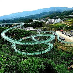 Manèges de divertissement en plein air, toboggan aquatique en verre de montagne, montagnes russes avec construction en métal et en fibre de verre, défilant dans les airs - Product Image 1