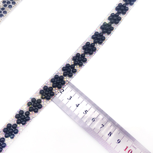 Styles de fleurs particulières Fer sur strass de couleur noire pour vêtements et accessoires - Product Image 5