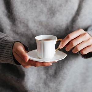 Tasses à café en porcelaine de luxe blanches avec bordure dorée, pour cappuccino, boissons spéciales, latte, café, mocha, thé, expresso, avec soucoupes - Product Image 3