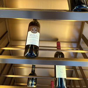 Meubles de maison réfrigérants de luxe personnalisés Armoires à vin en acier inoxydable Caves Étagères en métal Supports d'affichage pour bouteilles Baijiu - Product Image 3