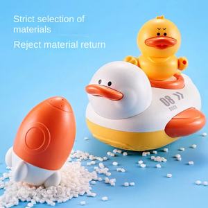 Juguete de ducha de <span class=keywords><strong>Patito</strong></span> con rociador de <span class=keywords><strong>agua</strong></span> giratorio multifuncional para bebés, niños, juego de baño eléctrico con <span class=keywords><strong>patito</strong></span> de plástico para uso en el baño - Product Image 2