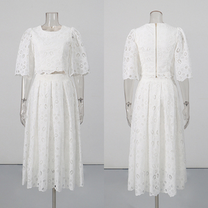 Ensemble <span class=keywords><strong>deux</strong></span> <span class=keywords><strong>pièces</strong></span> élégant en <span class=keywords><strong>dentelle</strong></span> rose pour <span class=keywords><strong>femme</strong></span>, col rond, manches mi-longues, haut court et jupe midi évasée, tenue de soirée formelle pour invitées de mariage, vente en gros - Product Image 2