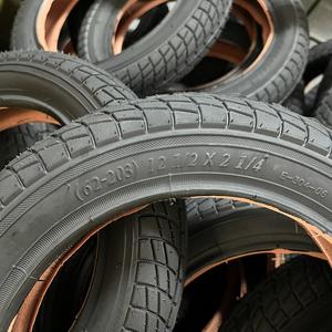 Pneu de vélo d'équilibre pour enfants ROADUP 12 pouces 12 1/2 X2 1/4 pour vélos de route pour enfants Pièces détachées de vélo - Product Image 1