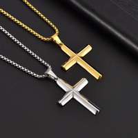 Pendentif Crucifix en Acier Inoxydable Tendance, Plusieurs Couleurs au Choix, Bijou pour Homme, Accessoire Urbain, Cadeau pour les Croyants, Tenue Quotidienne