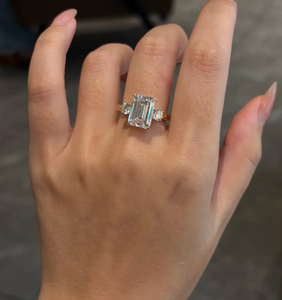 Anillo de diamantes de corte esmeralda en oro rosa de 10K/14K cultivado en laboratorio, con certificación IGI/GRC, para mujer, con tres piedras, estilo clásico solitario, anillo de compromiso. - Product Image 2