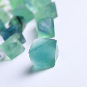 Fluorite Verte Naturelle en Gros, Octaèdre Brut, Spécimen Minéral, Fluorite Brute pour Guérison, Collection et Décoration - Product Image 4