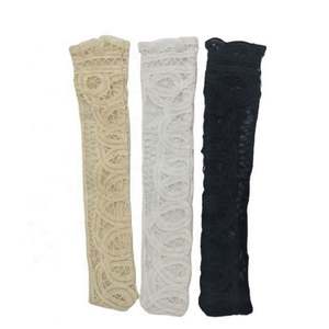 Abanico de Encaje de Bambú y Algodón Europeo en Blanco, Negro y Beige, 27 cm de Largo, Regalo de Boda - Product Image 4