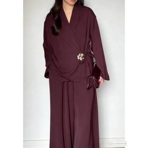 Conjunto de Ropa Modesta Flowy Khimar Abaya de 2 Piezas, Pantalones Plisados para el Trabajo Diario, Poncho con Bordado, Color Sólido, Chifón, Color Claret, Islam - Product Image 1