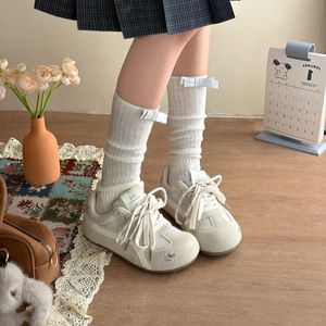 Scarpe da donna con plateau bianche casual INS di alta qualità, nuove 2026, popolari, alla moda, versatili, per studentesse, con design a tema dopamina - Product Image 3