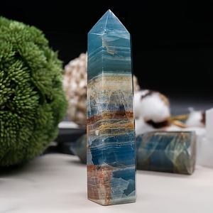 Tour de cristal en pierre d'onyx bleue naturelle polie de style bohème en gros pour une décoration intérieure unique et des cadeaux de vacances - Product Image 1