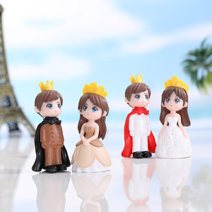 2Styles Miniature Cartoon Figurines Prince Princess Couple Mini Plastic Crafts for Garden Accessories Home Wedding Decoration