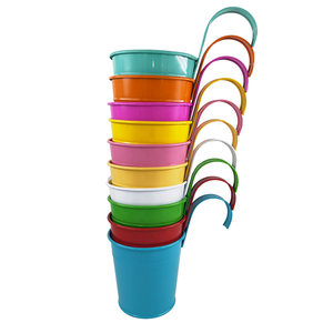 Vasi <span class=keywords><strong>da</strong></span> Fiori <span class=keywords><strong>in</strong></span> Metallo Colorato <span class=keywords><strong>da</strong></span> Appendere, Fioriere <span class=keywords><strong>da</strong></span> Parete per <span class=keywords><strong>Balcone</strong></span>, Portafiori <span class=keywords><strong>da</strong></span> Muro - Product Image 1