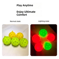 Offre d'usine : Balles de pickleball lumineuses LED en plastique phosphorescentes de 74 mm à 40 trous pour l'extérieur, 25-26 g