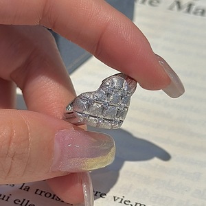 แหวนเงินแท้ S925 ลายหัวใจขัดเงาแบบโบราณ ประดับเพชรซิคอนเรียบง่ายทันสมัย ดีไซน์เครื่องประดับรูปหัวใจเปิดสุดอินเทรนด์ - Product Image 1