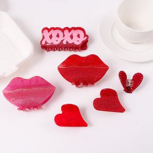 Pinza para el pelo de PVC hecha a mano, estilo dulce y moderno, serie roja, <span class=keywords><strong>con</strong></span> diseño de corazón y garra, para uso diario y versátil, para la parte trasera de la cabeza, venta al por mayor. - Product Image 1