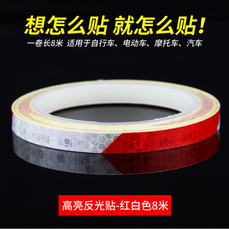 Rouge et blanc, 8 mètres de long