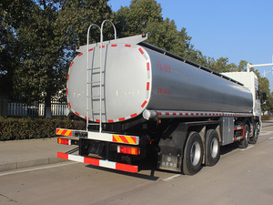 <span class=keywords><strong>Camion</strong></span>-citerne robuste pour le transport de fluides destiné aux opérations de lavage de puits pétroliers - Product Image 6
